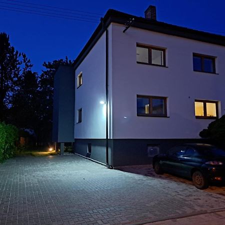 Vila Vekose - Apartman S Terasou A Zahradou Градець-Кралове Екстер'єр фото