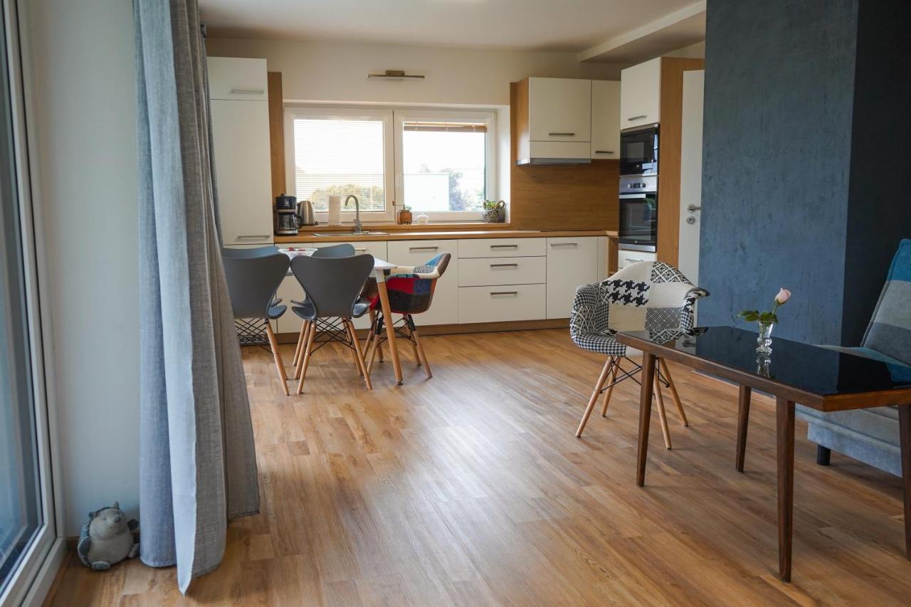 Vila Vekose - Apartman S Terasou A Zahradou Градець-Кралове Екстер'єр фото