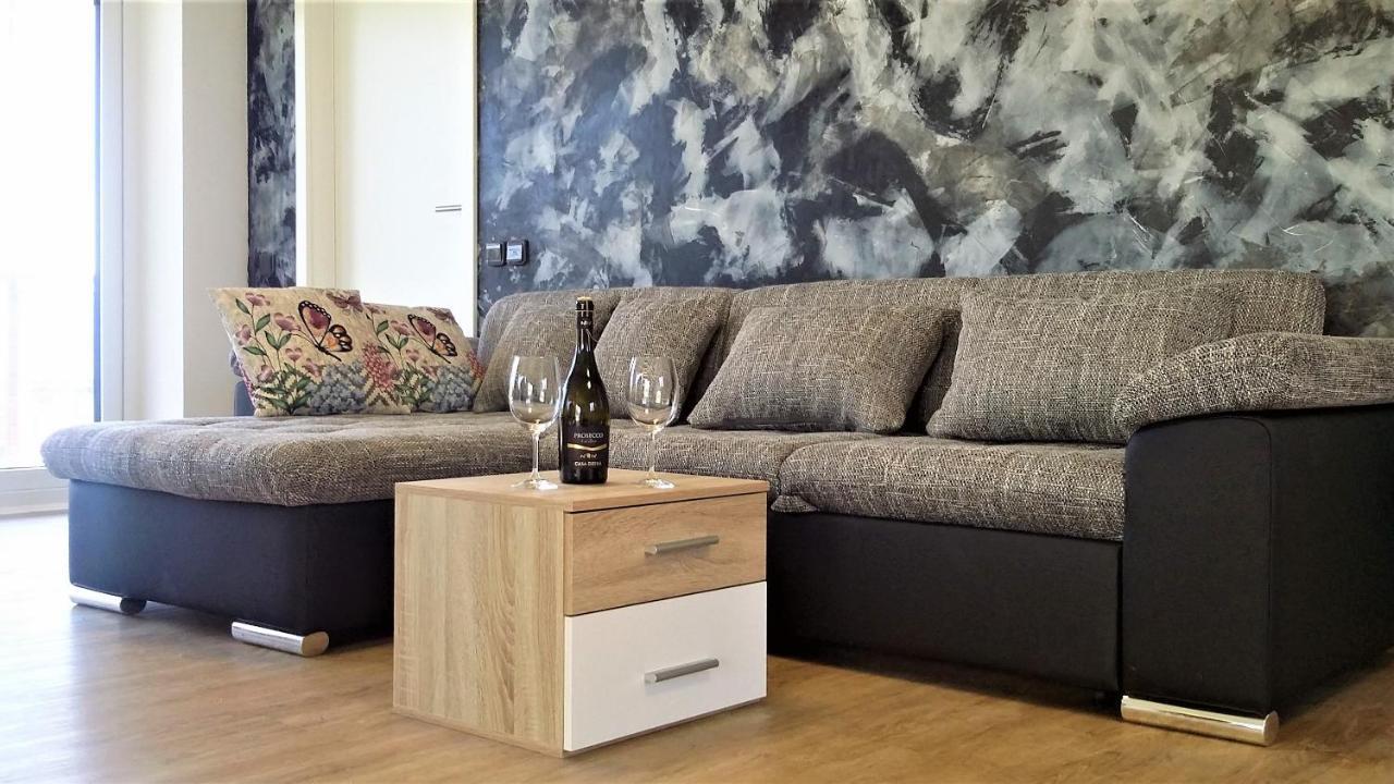 Vila Vekose - Apartman S Terasou A Zahradou Градець-Кралове Екстер'єр фото