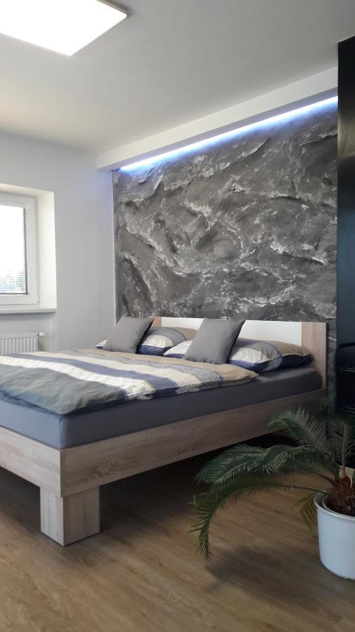 Vila Vekose - Apartman S Terasou A Zahradou Градець-Кралове Екстер'єр фото