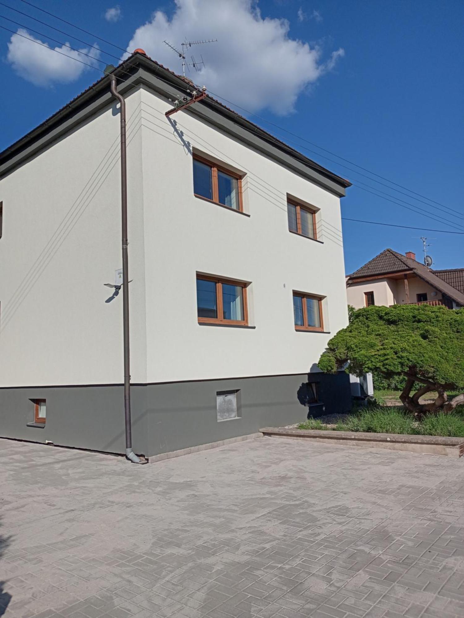 Vila Vekose - Apartman S Terasou A Zahradou Градець-Кралове Екстер'єр фото