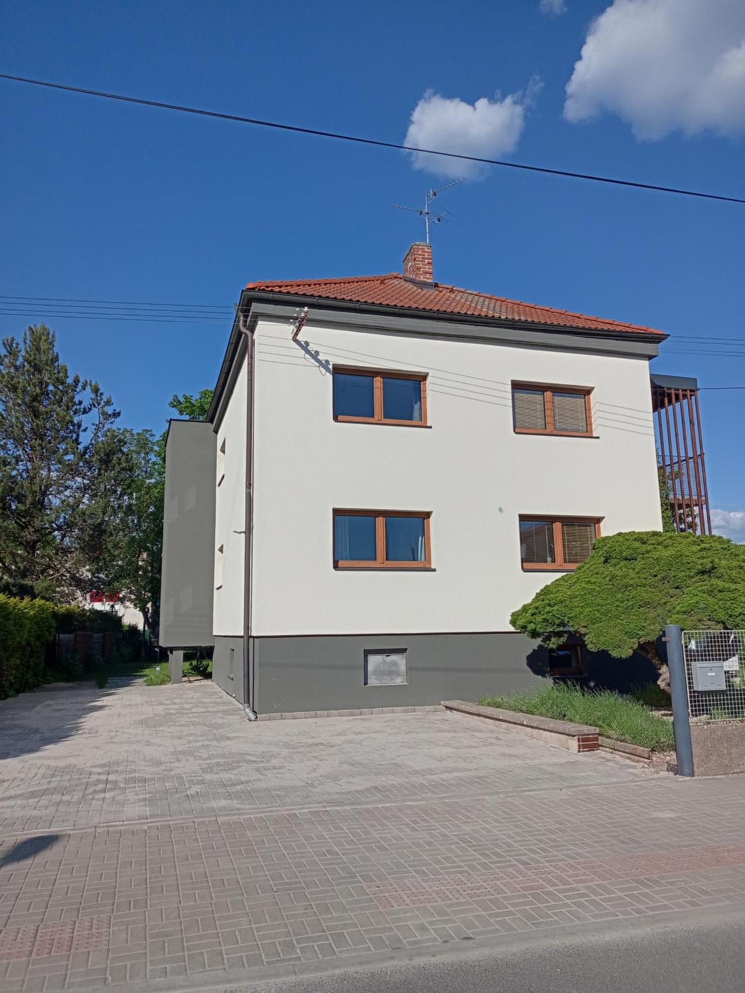 Vila Vekose - Apartman S Terasou A Zahradou Градець-Кралове Екстер'єр фото